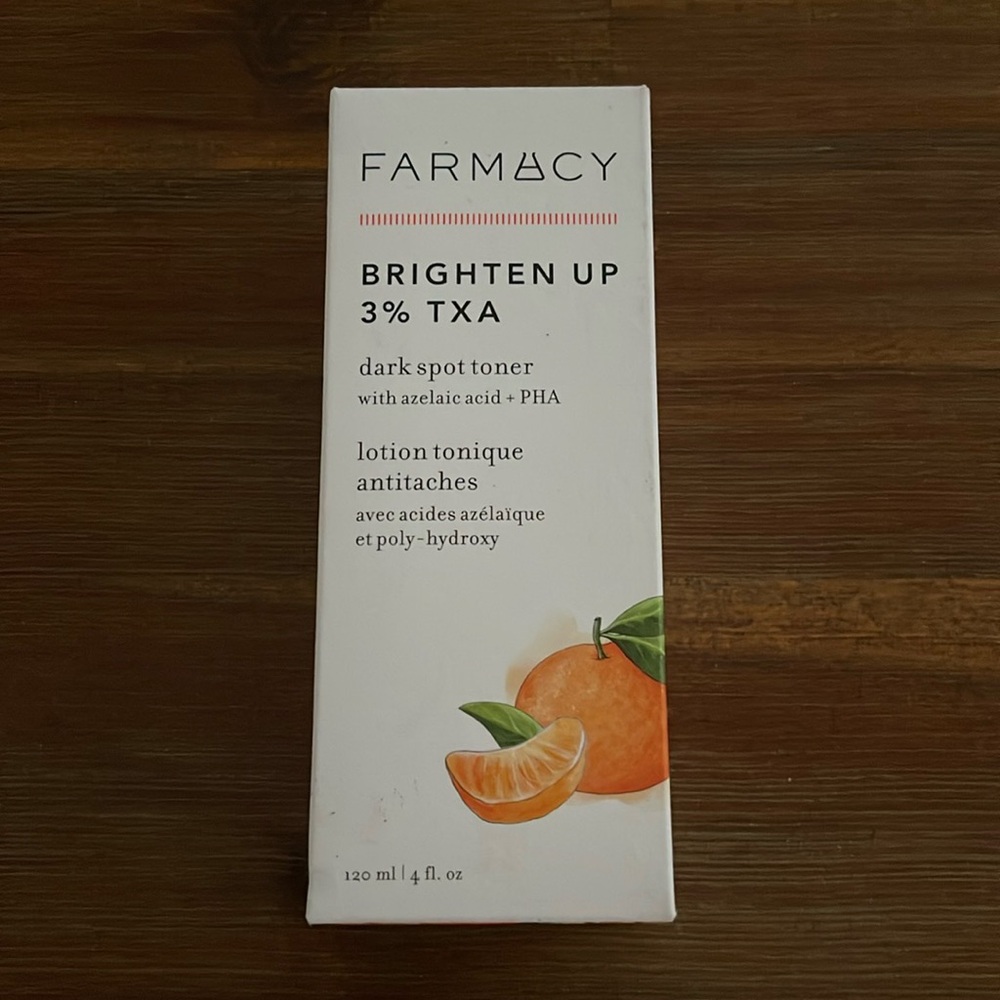 Farmacy BRIGHTEN UP 3% TXA TONER
dark spot toner with azelaic acid + PHA